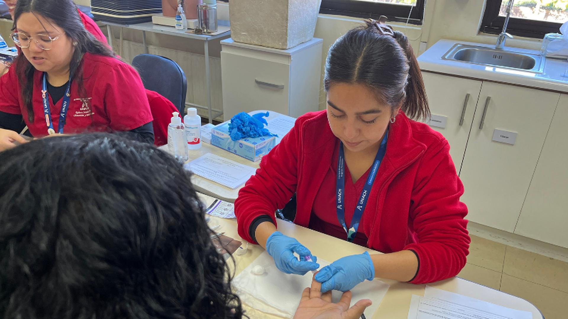 Sede Chillán: estudiantes participaron en operativo de test rápido de VIH