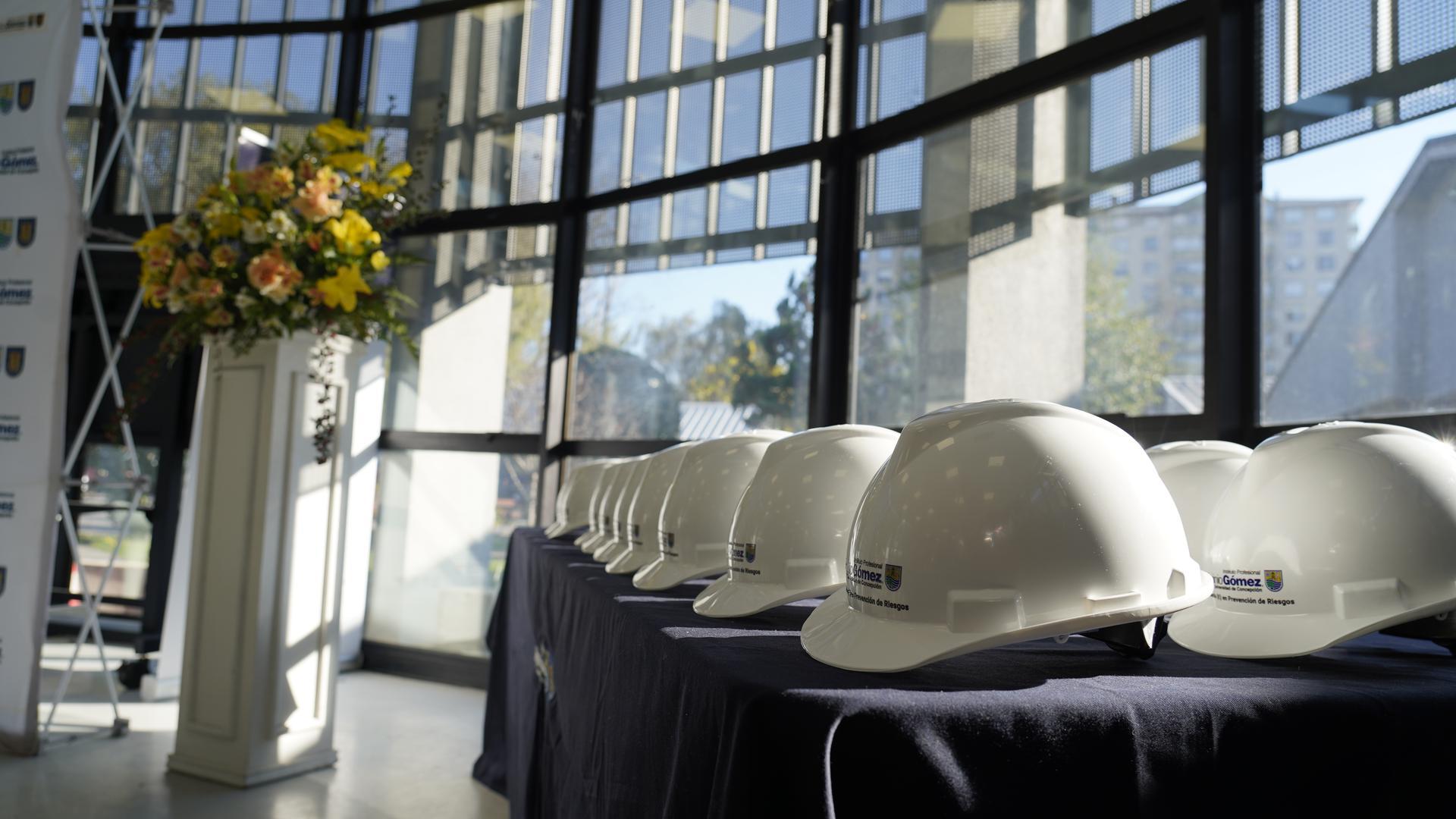 Escuela de Construcción, Prevención de Riesgos y Medioambiente del IP Virginio Gómez celebra sus primeras ceremonias de entrega de cascos