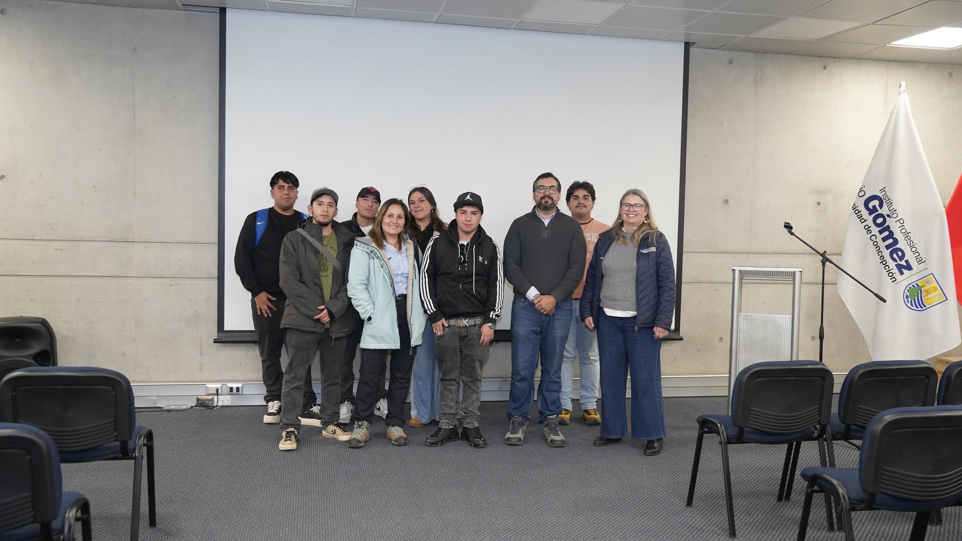 Estudiantes de Construcción participaron en charla técnica sobre productos de ingeniería en madera