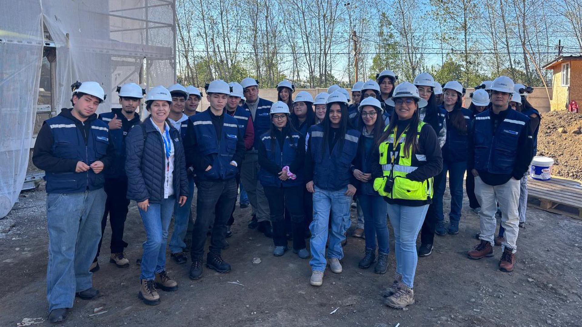 Estudiantes de Ingeniería en Prevención de Riesgos fortalecen su formación con visitas técnicas en obras de construcción
